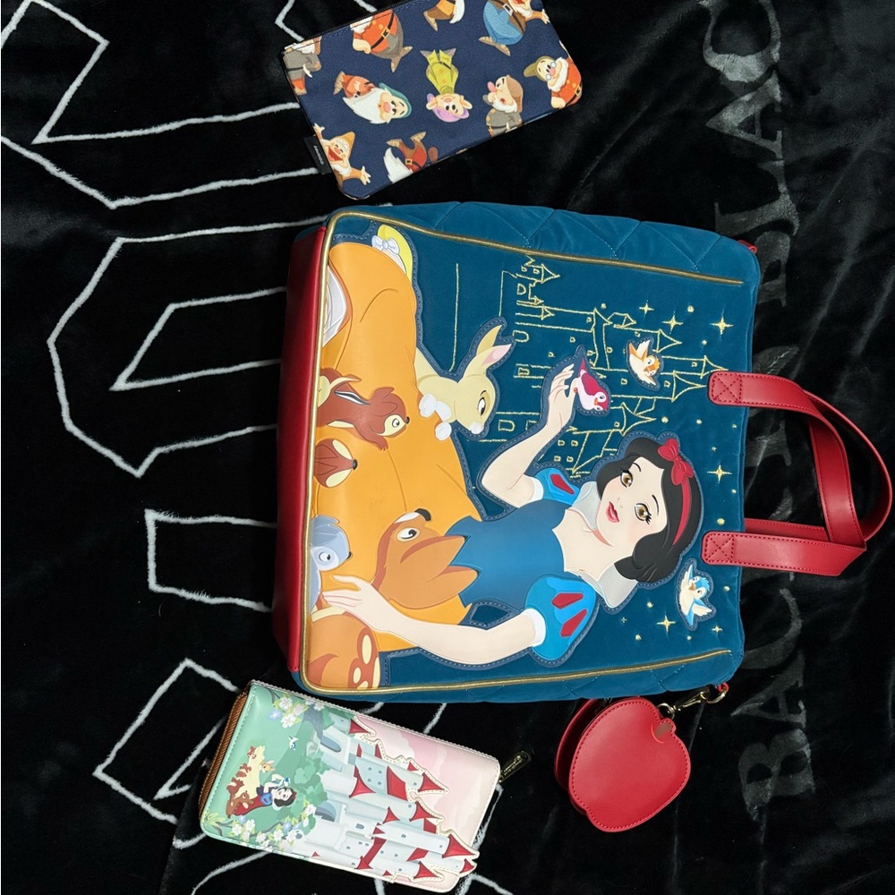 Loungefly Snow White Tote in Blue and Red - Picture 9 of 11